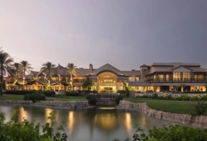 بمساحة 370 متر بيوت وفلل للبيع في القطامية ديونز التجمع