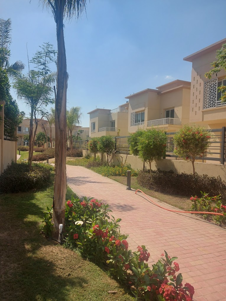 Jedar Compound 6 October Iwan