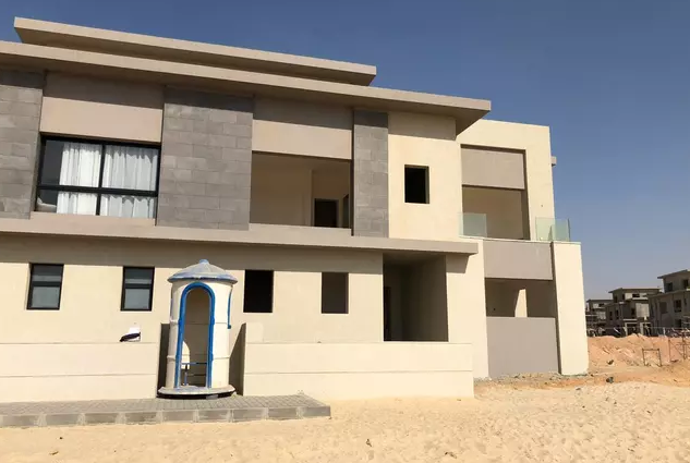 شقة رائعة 219م للبيع في موقع مميز جدا داخل سوان ليك التجمع الاول