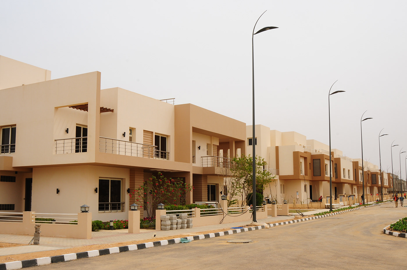 منازل مزدوجة للبيع في كمبوند جراند هايتس 330 متر