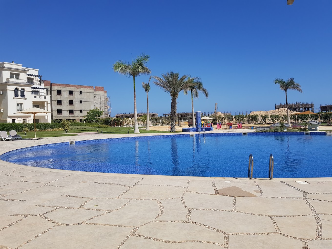 شقق للبيع في منتجع لاجون 3 غرف نوم 153 متر