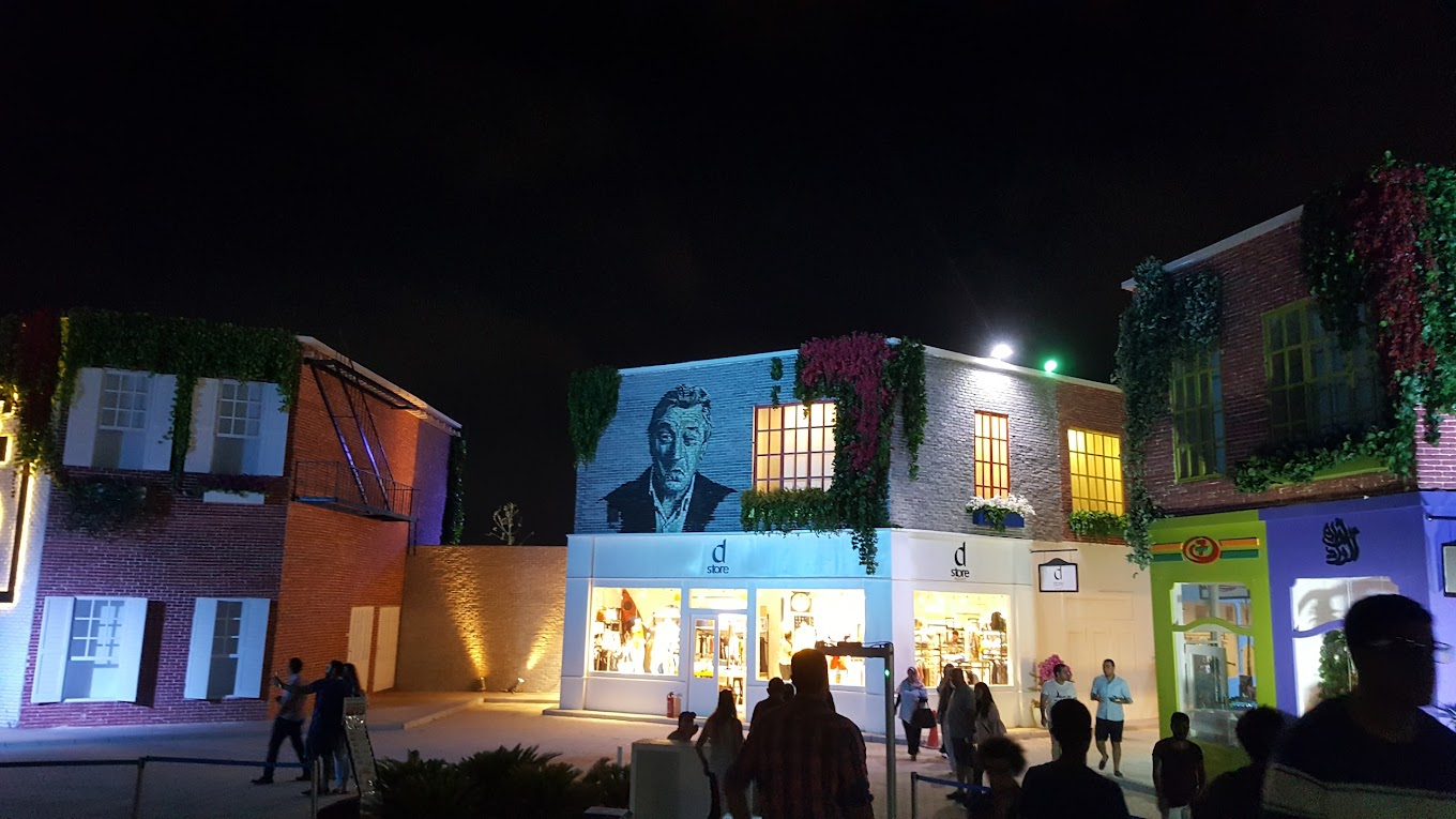 Lake Yard North Coast Palm Hills