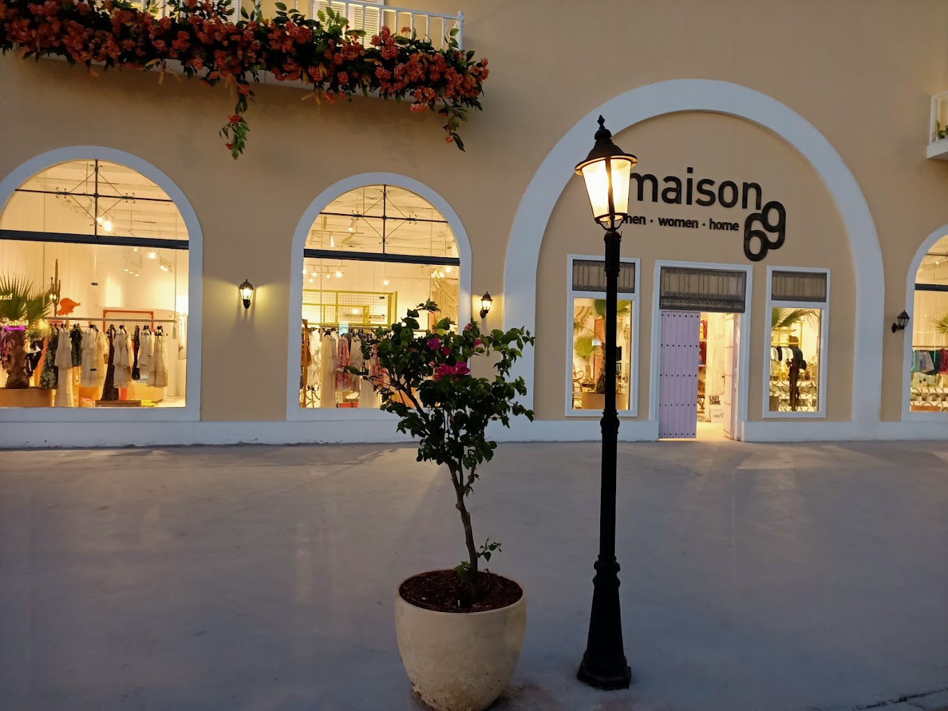 Lake Yard North Coast Palm Hills