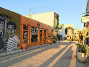 بمساحة 120 متر احجز وحدتك التجارية في lake yard north coast