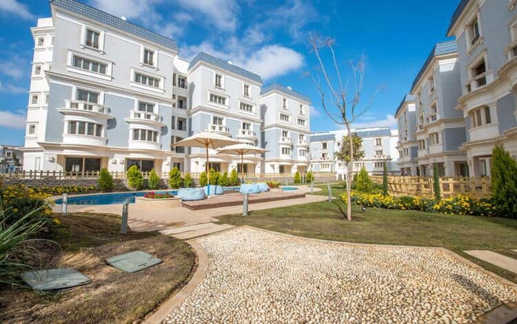 شقه مميزه للبيع في مشروع ماونتن فيو اكزيكتيف القاهرة الجديدة