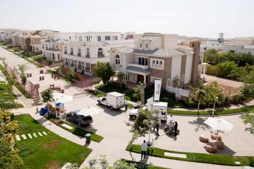 شقة رائعة 360م للبيع في موقع مميز جدا داخل ماونتن فيو 1 التجمع الخامس