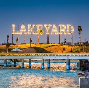 سارع بحجز محل بمساحة تبدأ من 135 متراً في ليك يارد الساحل