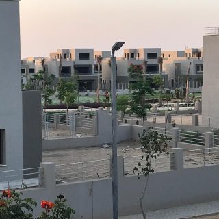 بسعر مغري شاليه 200م بكمبوند بالم هيلز قطامية 2 فيو رائع