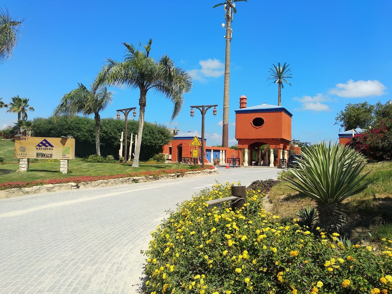 قرية هاسيندا ريد الساحل الشمالي بالم هيلز – Hacienda Red North Coast Village