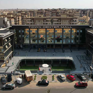 عرض متميز محل 96 متر للبيع في مول تاون سنتر الشروق ستي بموقع مميز